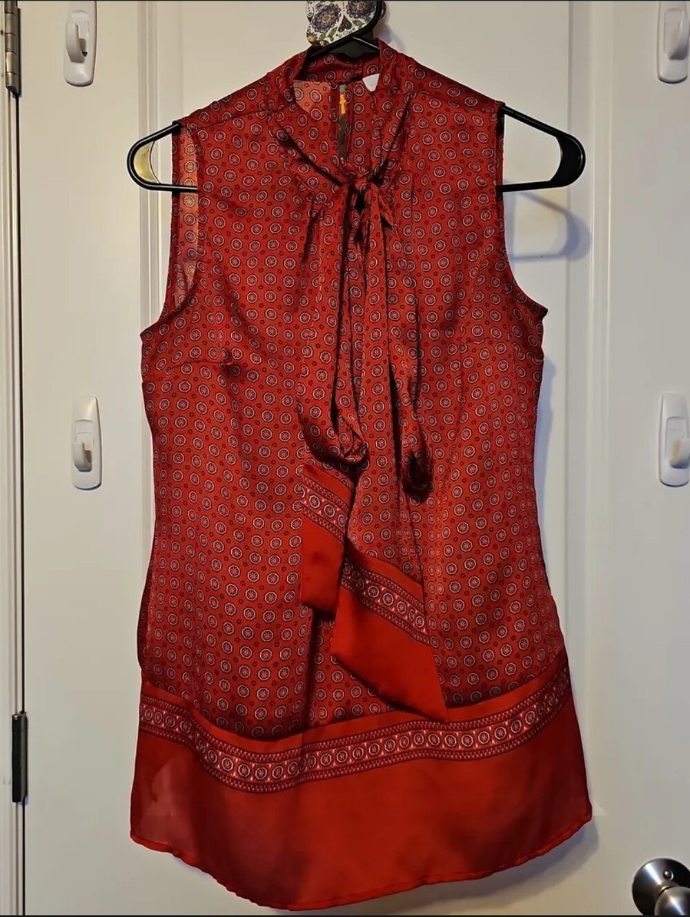 New York & Co Blouse Sleeveless Tie Neck Detail Top Small Silky Tank